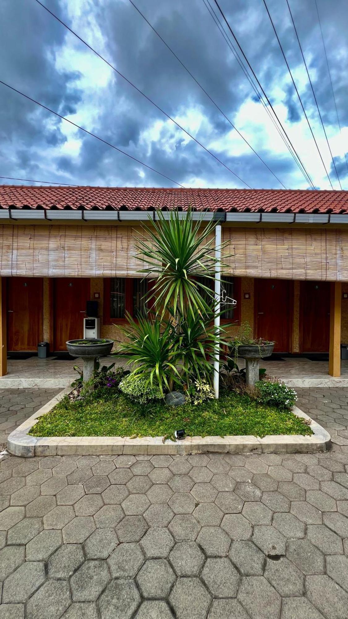 Oku Guest House Giri  Bagian luar foto
